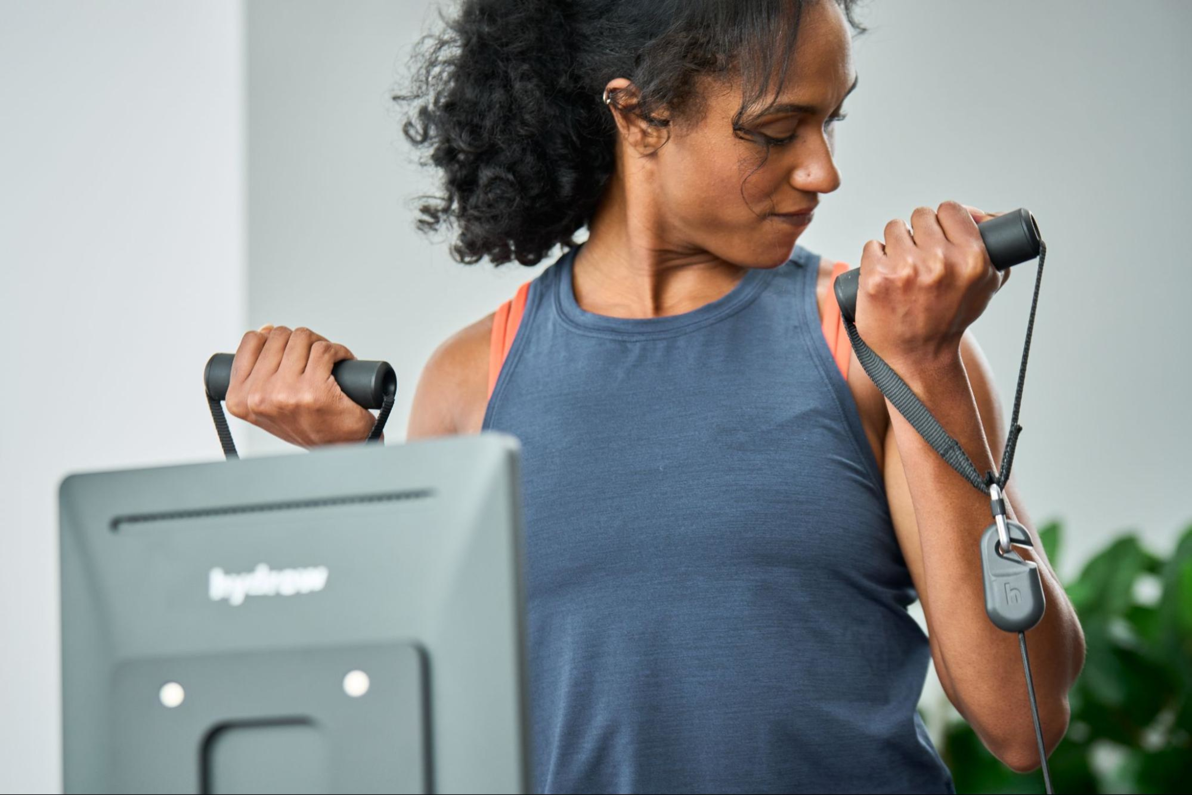 Woman does an isokinetic strength workout on LYQUID.