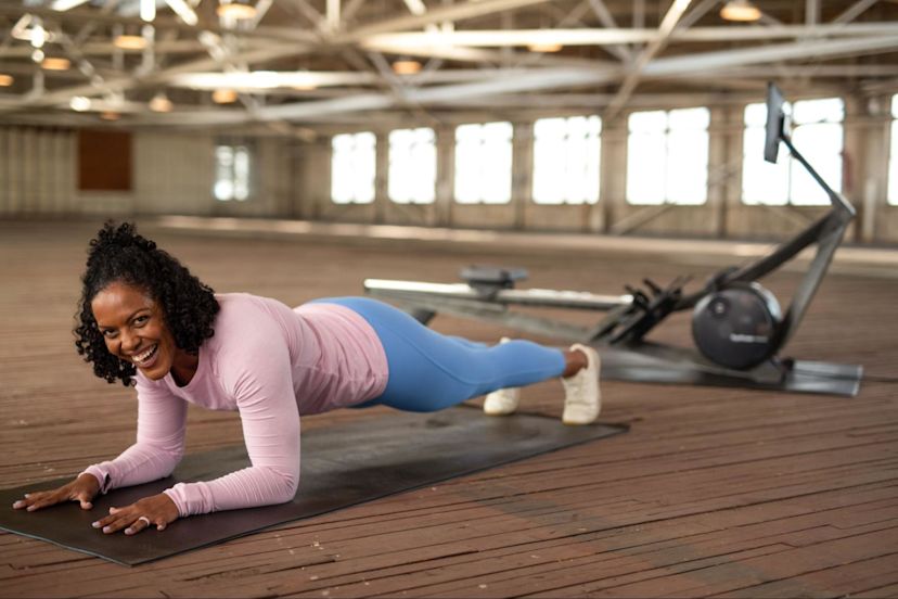 Hydrow Athlete Rina demonstrates how to do a plank, one of the best core workouts for strength and definition.
