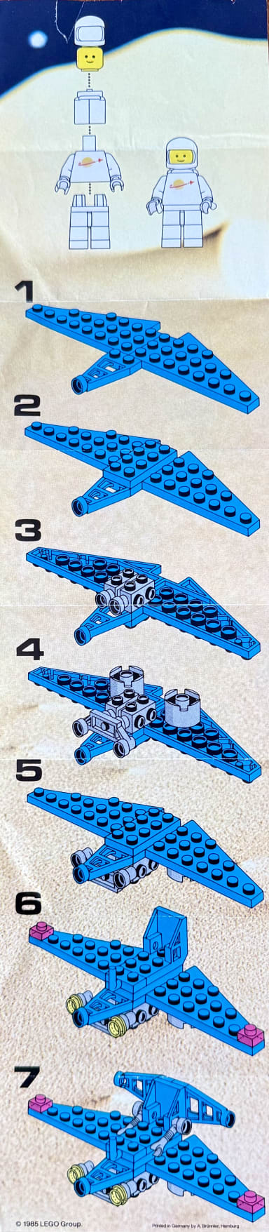 First page of the booklet with instructions for the astronaut minifigure and steps 1 to 7