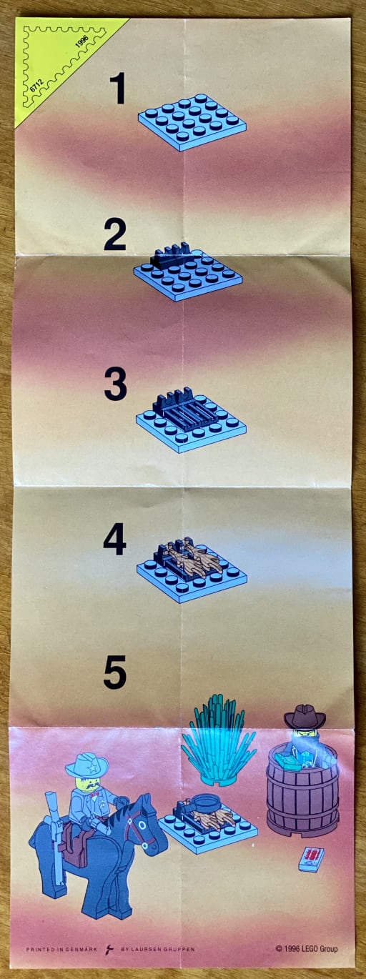 The second side of the instruction booklet, covering building the camp fire in 4 steps