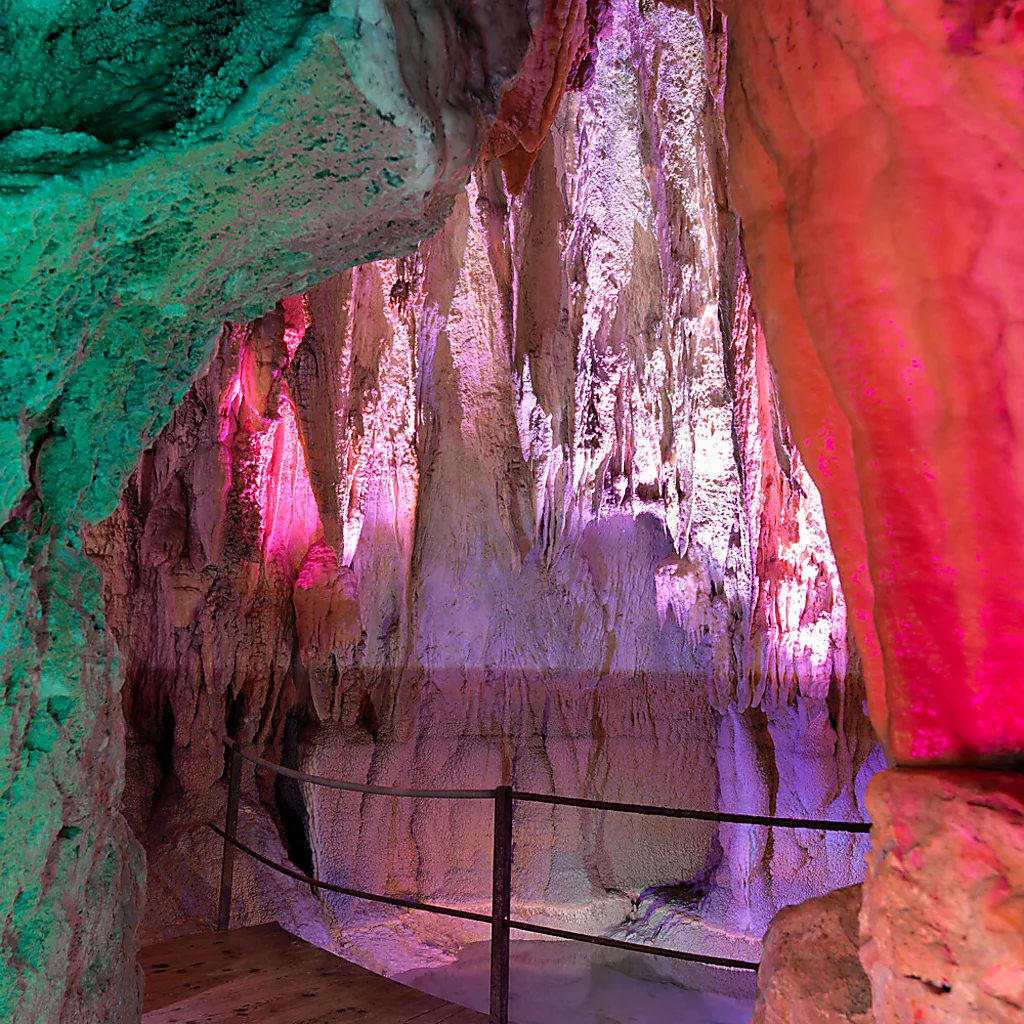 Höllgrotte