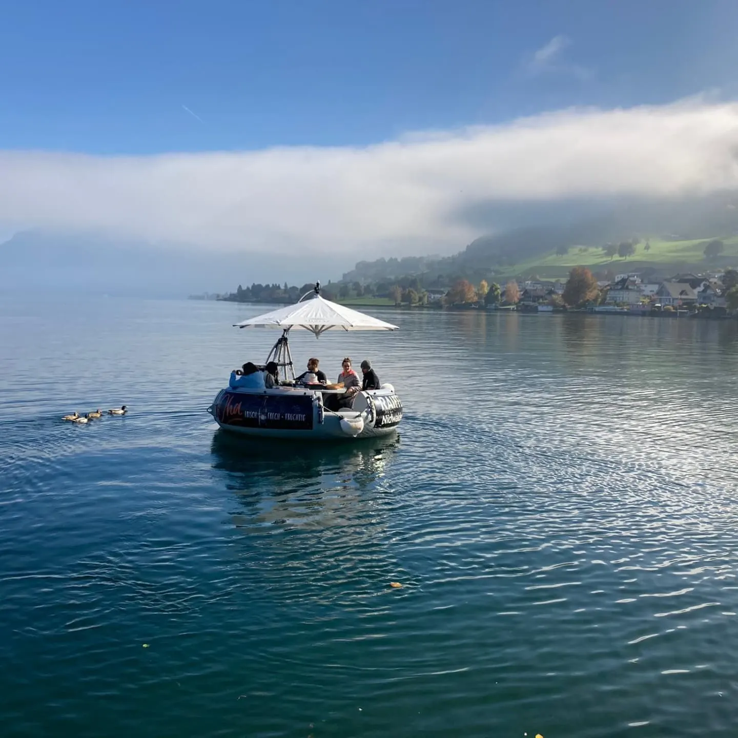 5063_IMAGE_G3CMEXDEDH_it8r6x_lrdm4p BBQ Boot Vierwaldstättersee