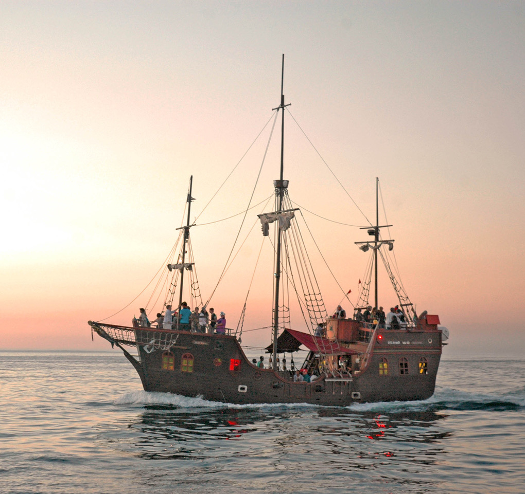 Jolly Roger Pirate Boat