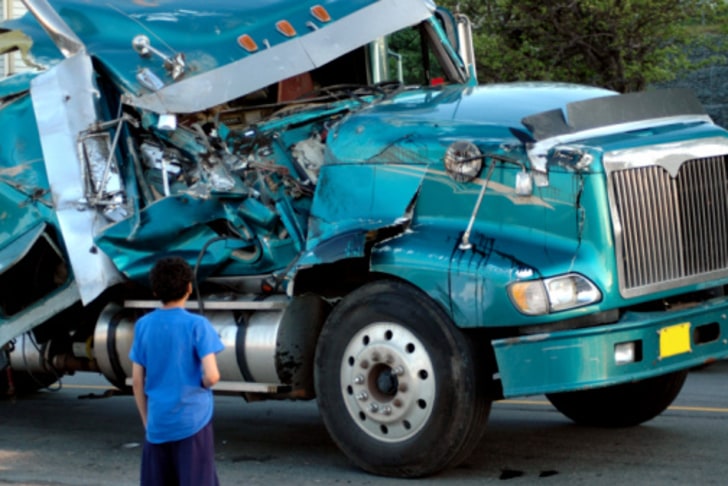 wrecktractortrailer.jpg