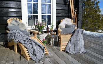 Burde du vedlikeholde utemøbler av Cedertre?
