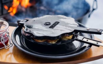 Bålvafler med smakfull topping