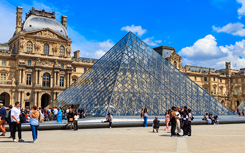 Una de las principales actividades turísticas en París. No te lo pierdas y reserva en Travel Club Agencia de Viajes.