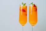 prosecco with peach juice and raspberries | Classpop Shot