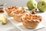 Mini apple pies making Shot