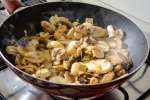 sauteing mushrooms and onions | Classpop Shot