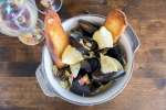 mussels with toasted bread | Classpop Shot