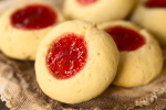 raspberry filled thumbprint cookies | Classpop Shot