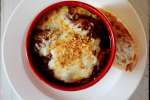 French onion soup with crushed croutons | Classpop Shot