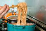 cooking ramen noodles in broth | Classpop Shot