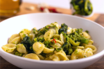 Orecchiette Pasta with broccoli rabe and red pepper | Classpop Shot