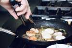 chef pan searing fresh scallops | Classpop Shot