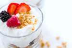 granola and strawberry parfait with yogurt | Classpop Shot