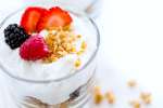 fruit and yogurt parfait with granola | Classpop Shot