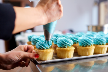 Make Bakery-Worthy Cupcake Decorations with Buttercream