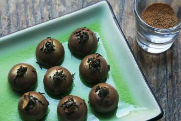 Make Your Own Bite-Sized Chocolate Bonbons