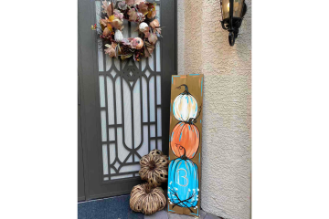 Perfect Autumn Porch Pumpkins