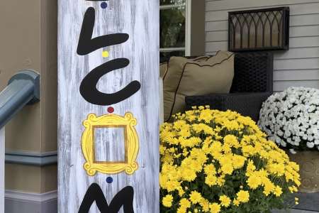 Friends Welcome Porch Leaner