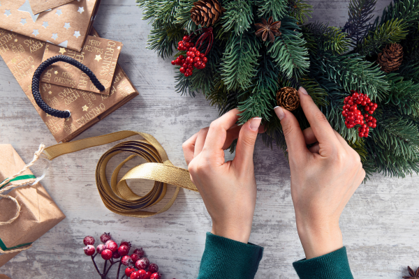 Christmas Décor Guide: Handmake Your Holiday LED Wood Glitter Snowflake  Ornament, Projects