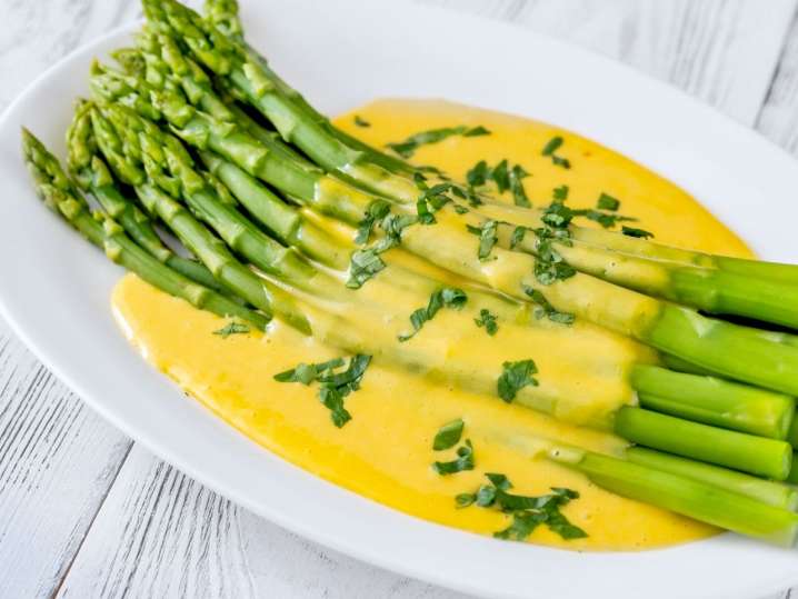 asparagus with hollandaise or Béarnaise | Classpop Shot