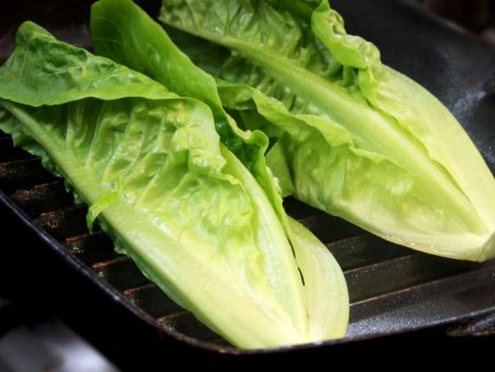 grilling Romaine for a Caesar salad | Classpop Shot