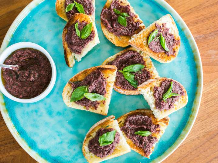 olive tapenade on crostini | Classpop Shot