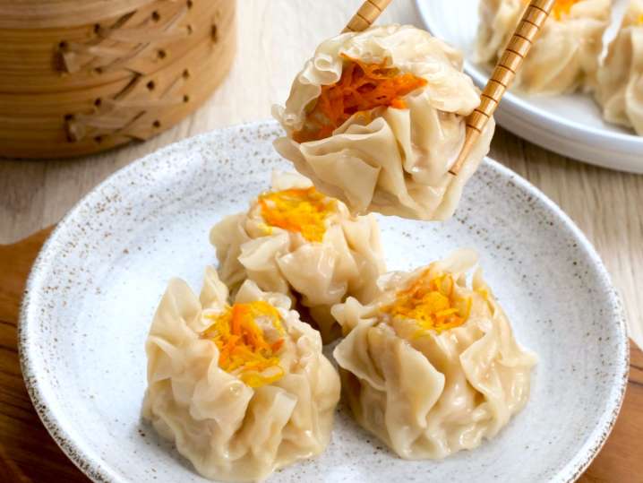 holding shrimp shumai with chopsticks | Classpop Shot