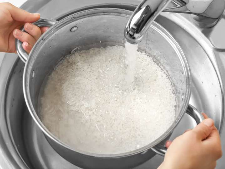 adding water to rice | Classpop Shot