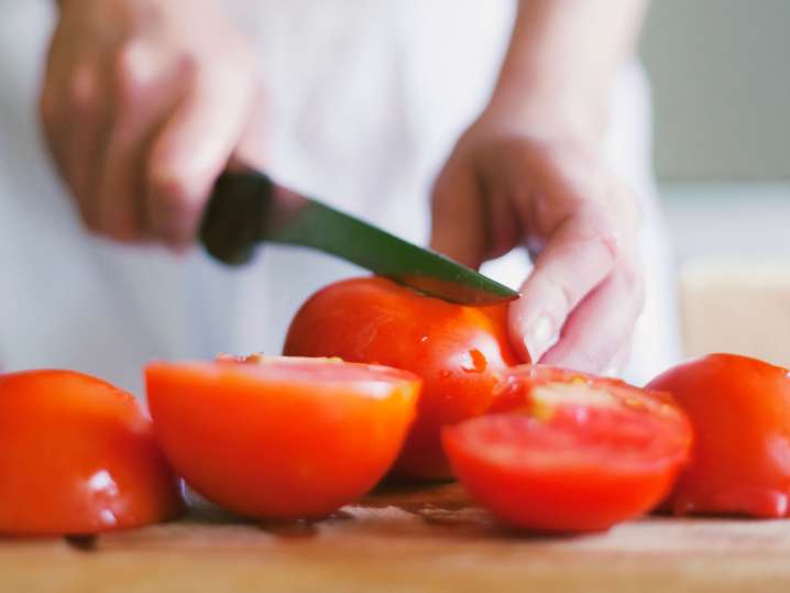 chef slicing tomatoes | Classpop Shot