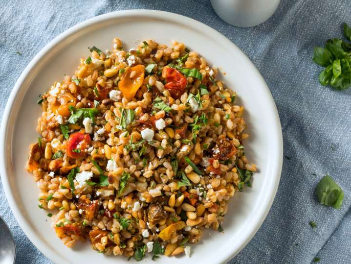 farro salad with pistachios | Classpop Shot