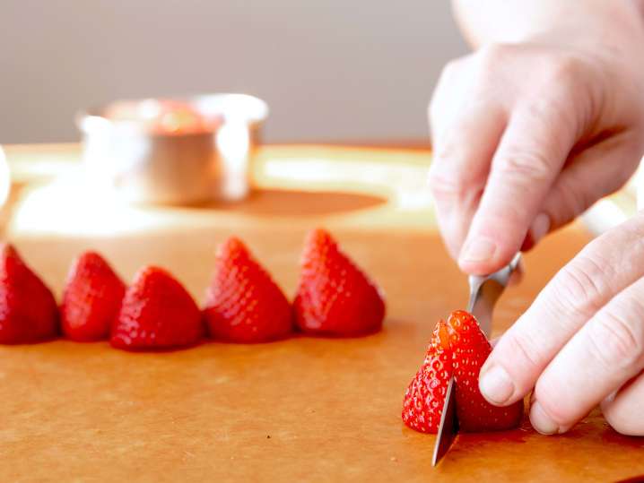 chef slicing strawberries | Classpop Shot