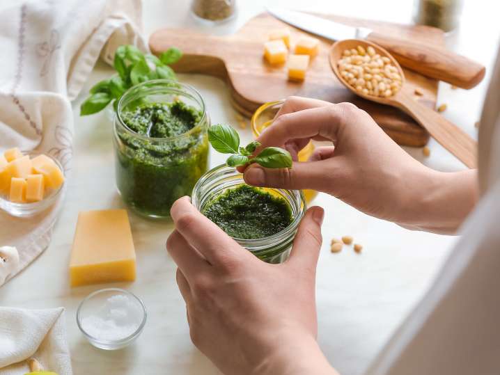 Pesto making Shot