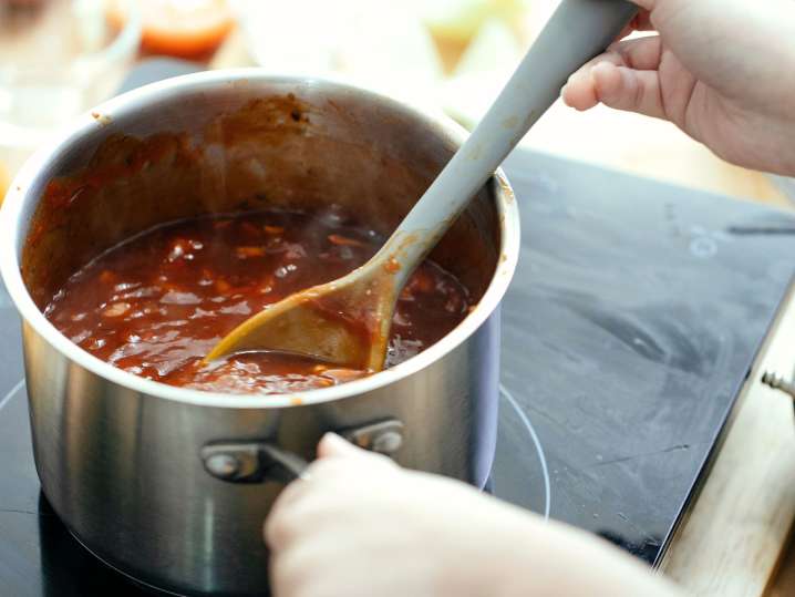 Making a sauce with bell peppers Shot