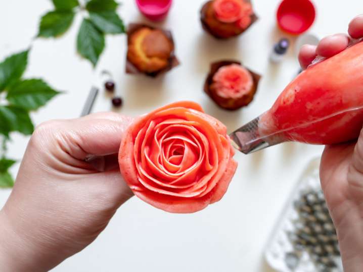 Los Angeles - Buttercream Flowers decoration Shot