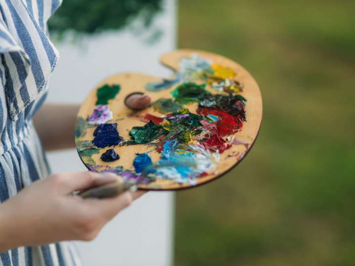 Los Angeles - a woman holding a paint palette Shot