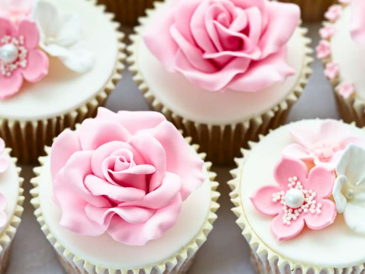 Vanilla flower cupcakes Shot