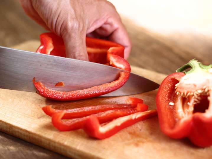 Cutting bell pepper Shot