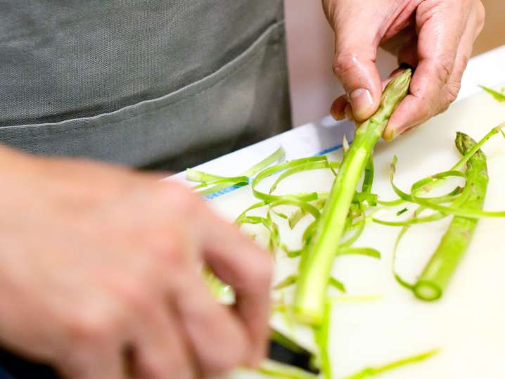 Cutting asparagus Shot