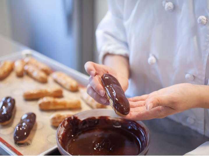 making eclairs Shot