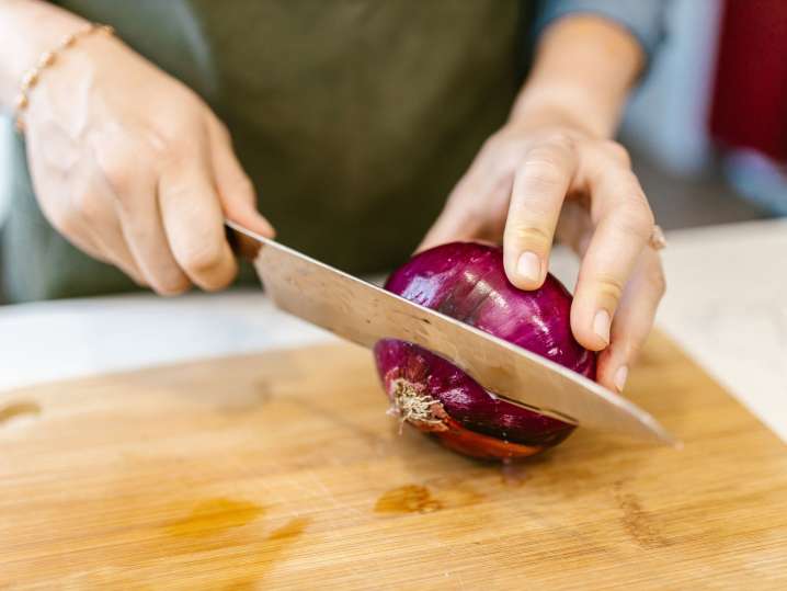 Sacramento - cutting red onions Shot