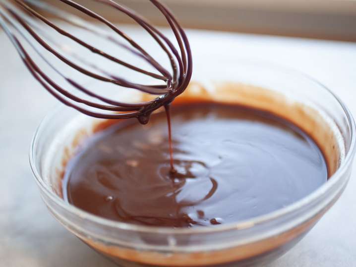 Online - melted chocolate in a bowl Shot