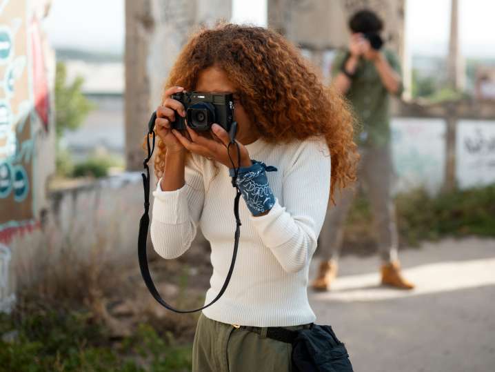 NYC - oman taking pictures with her boyfriend Shot