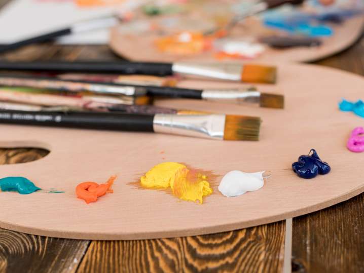 Chicago - paint and brushes Shot