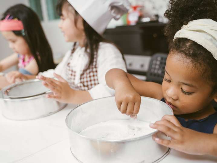 Raleigh - kids baking Shot
