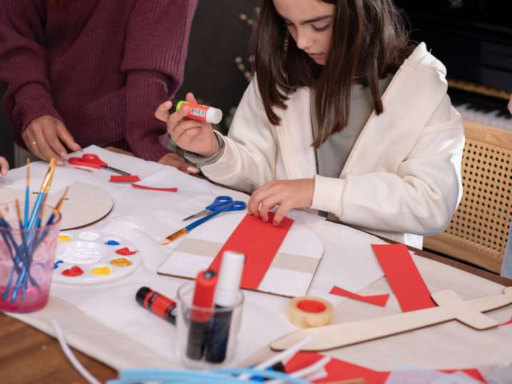 Charlotte - kids making collages Shot