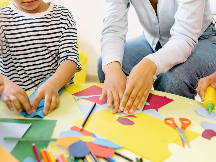 Charlotte - kids art class kids making collages Shot